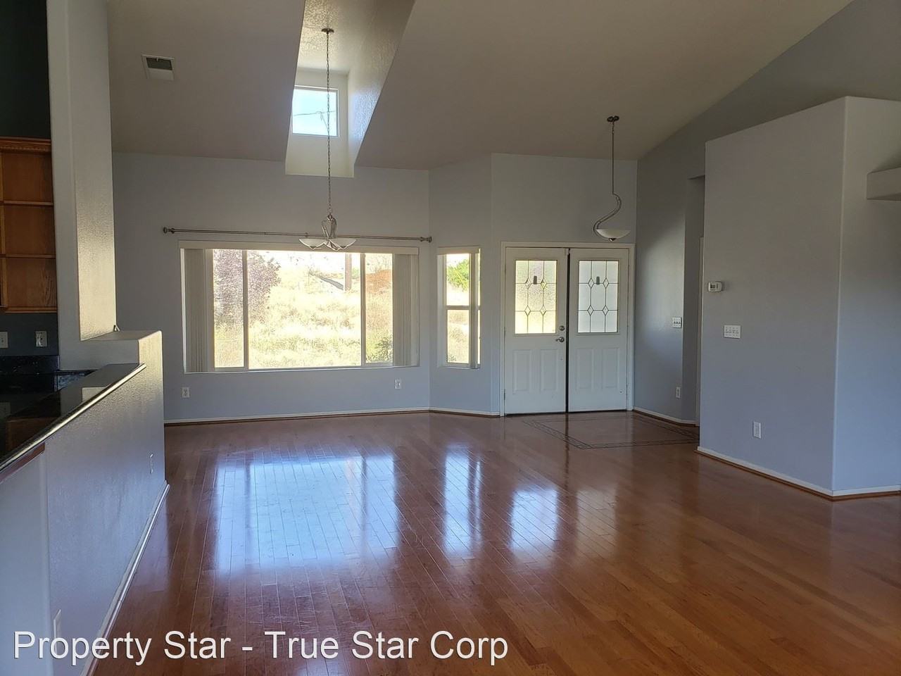 23521 Lakeview Dr - Photo 3 of 44