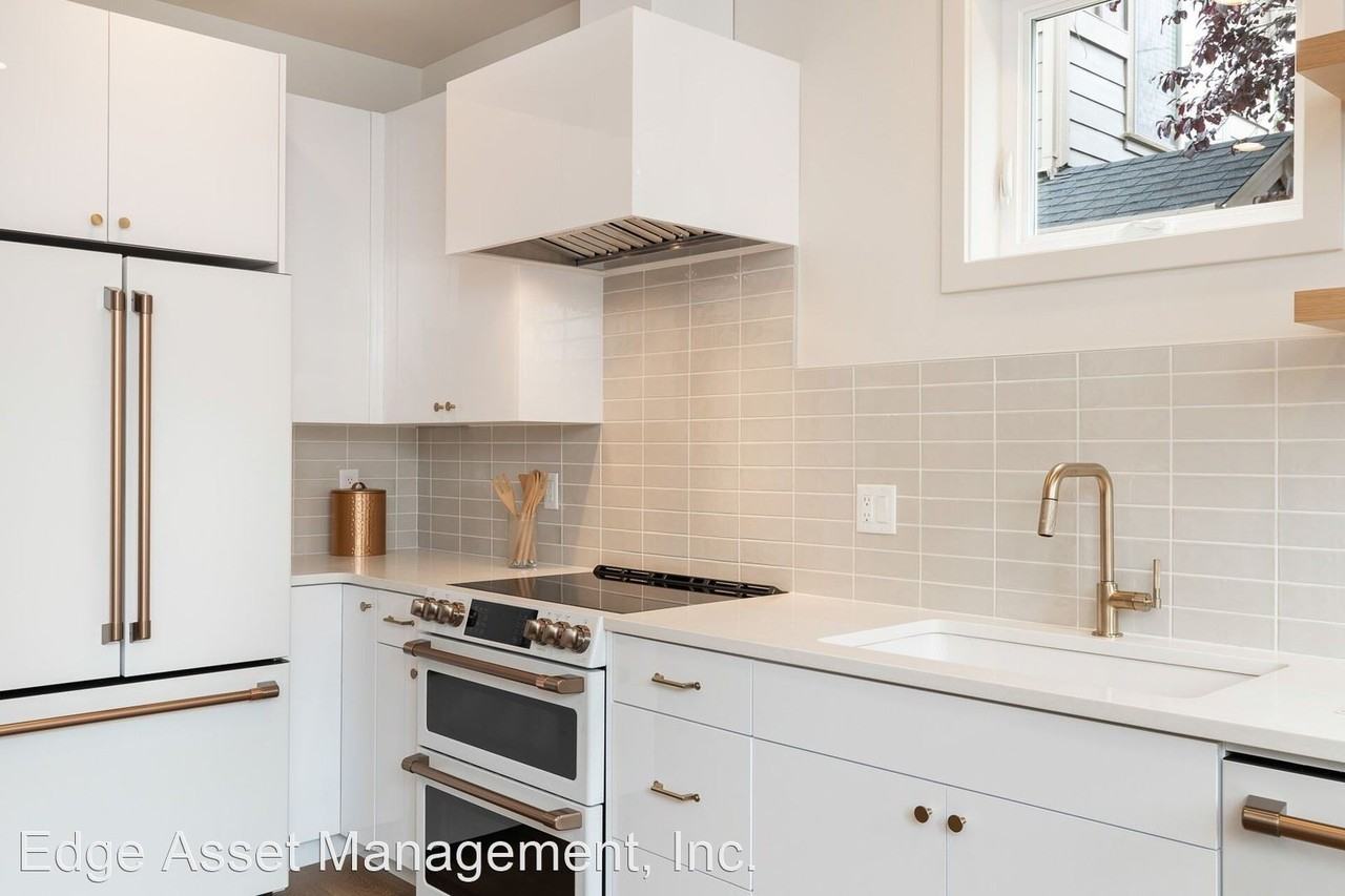 7579 N Berkeley Ave - Photo 2 of 31