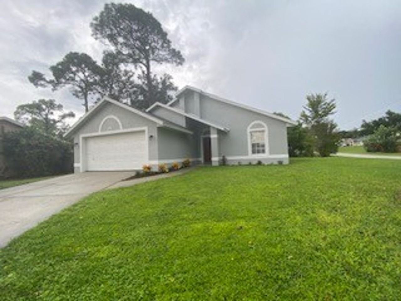 272 E Constance Rd - Photo 2 of 22