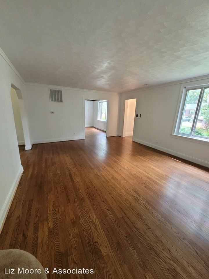 209 Dogwood Dr - Photo 3 of 16