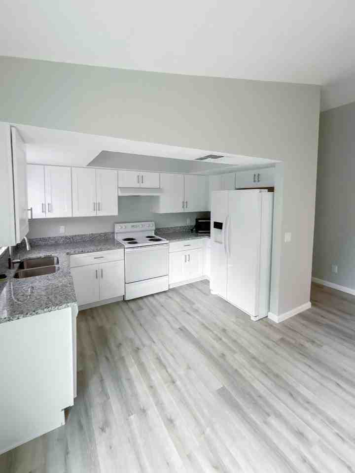 Aspenwood Cir - Photo 5 of 10