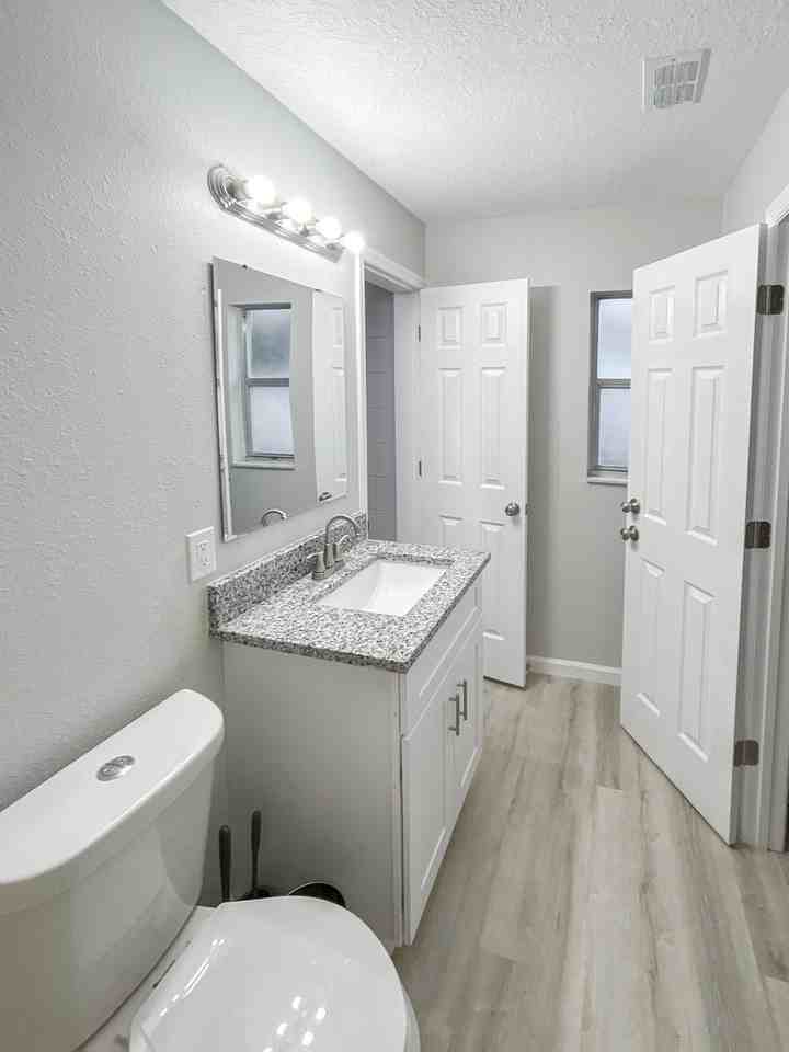 Aspenwood Cir - Photo 3 of 10