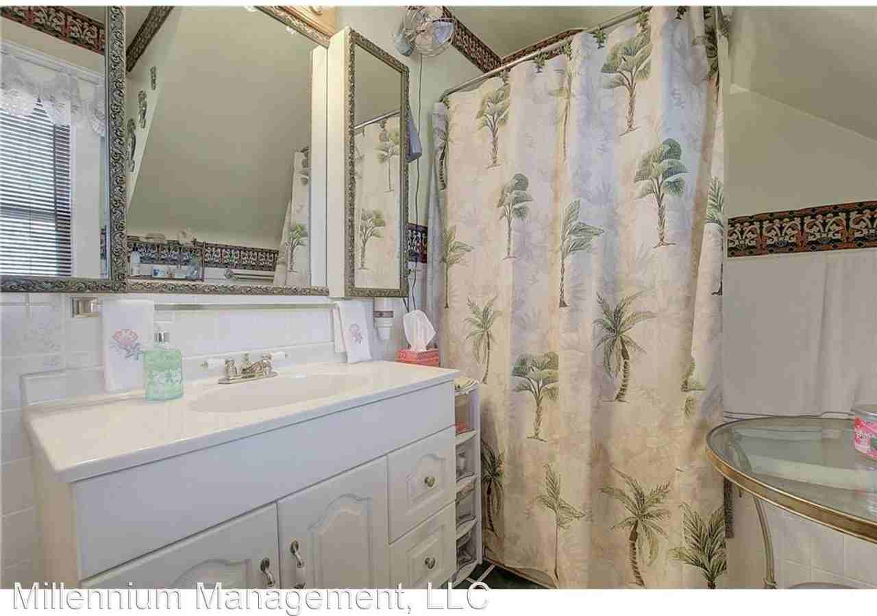 1267 Hewitt Ave - Photo 2 of 6