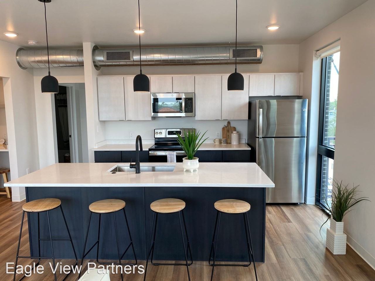 Broad and Main on 7th - Photo 3 of 16