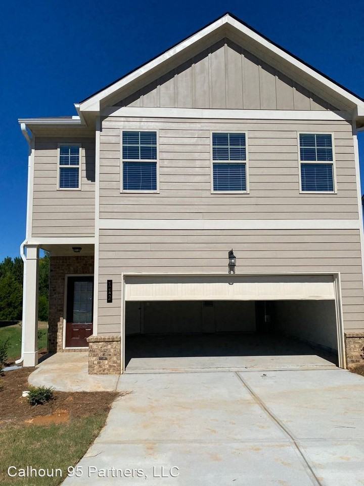 221 Harrison Dr - Photo 2 of 11