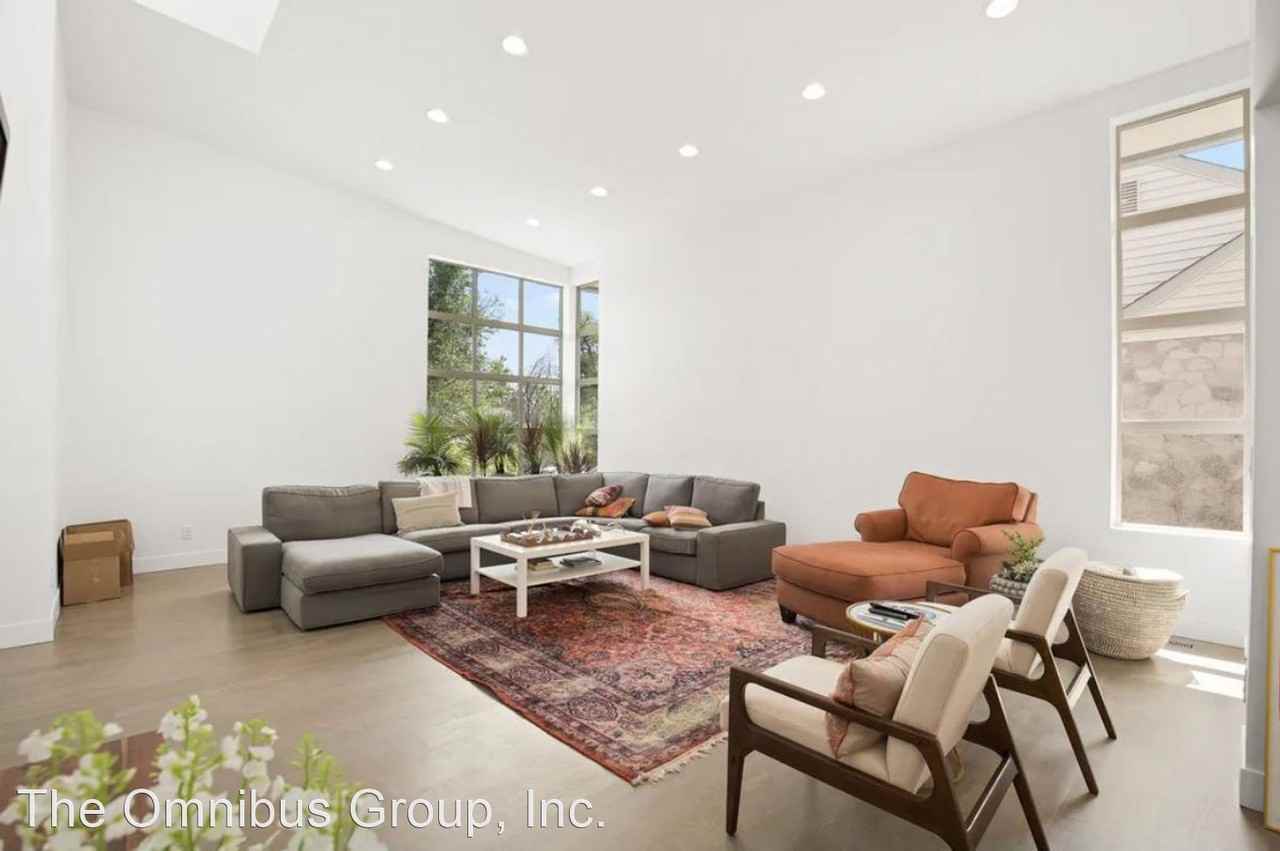 717 17th St - Photo 2 of 9