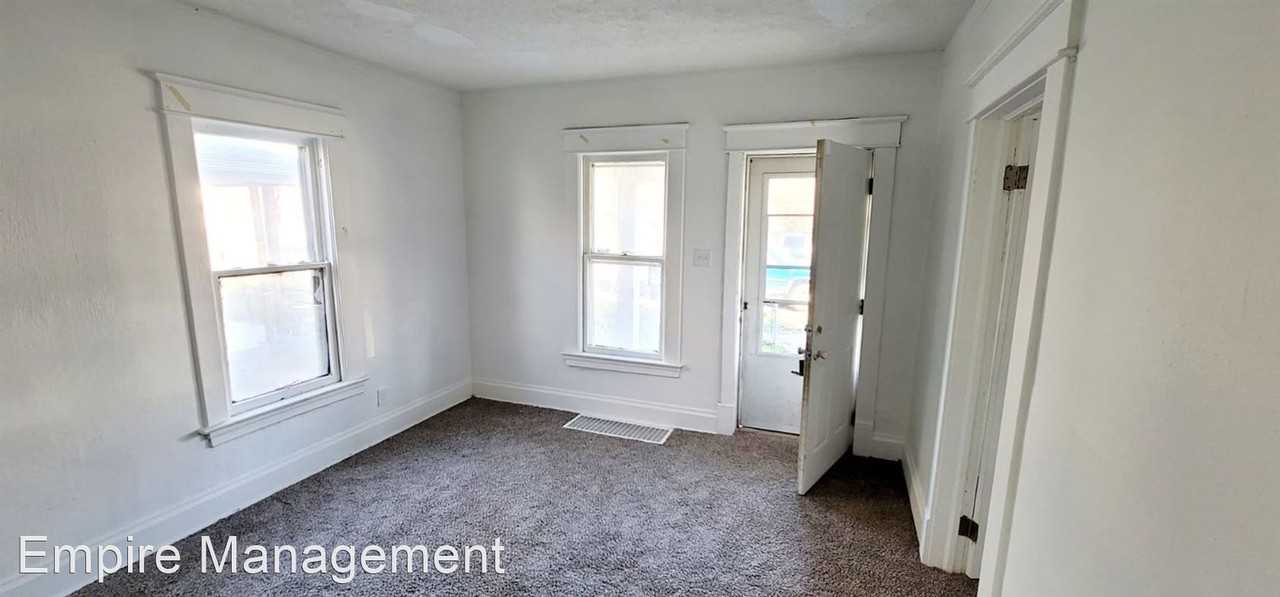 1619 S Scott St - Photo 2 of 11
