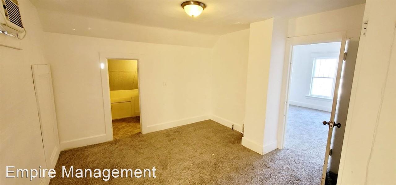 1619 S Scott St - Photo 3 of 11