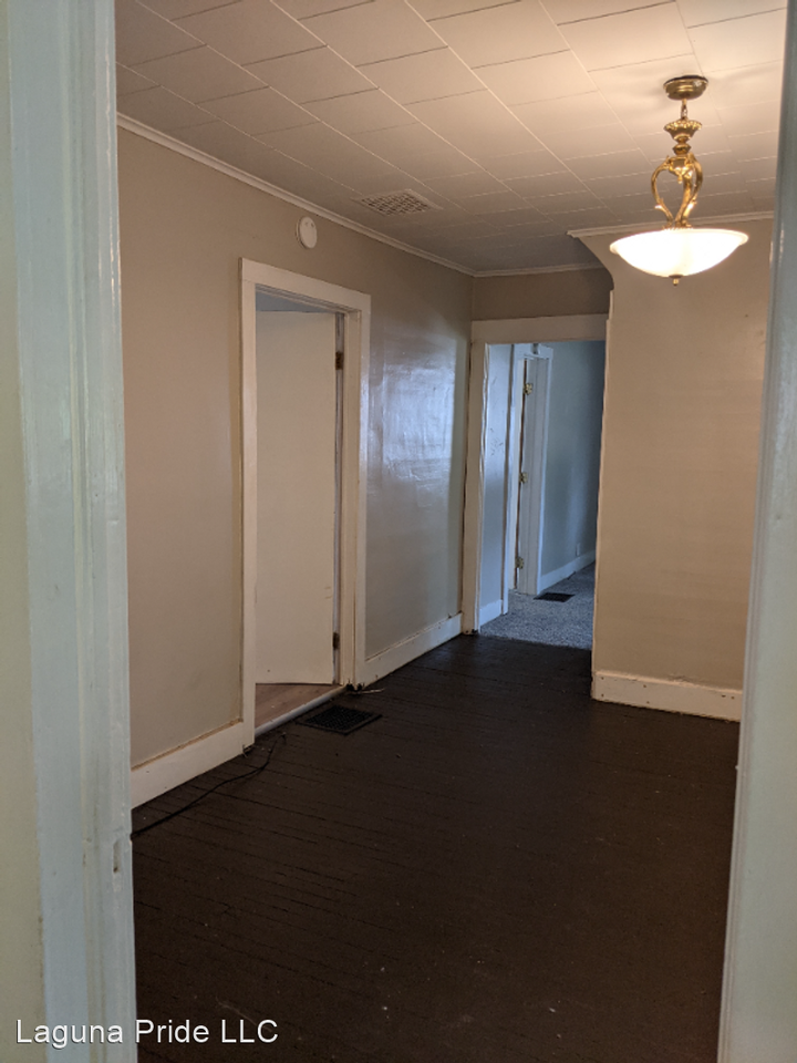 507 Pine ST - Photo 3 of 13