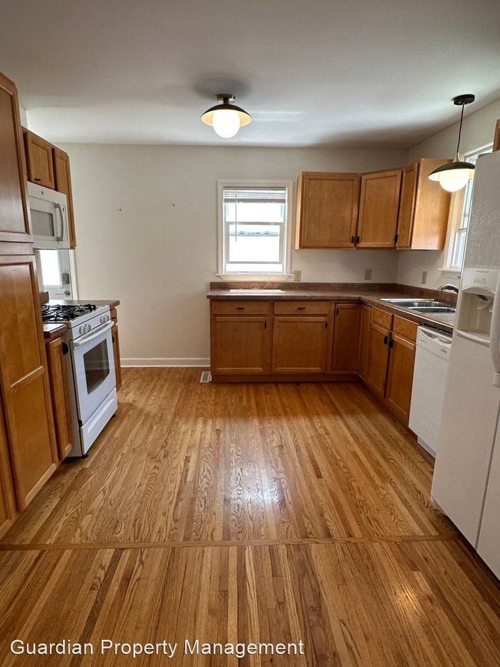 5652 Irving Ave S - Photo 2 of 22