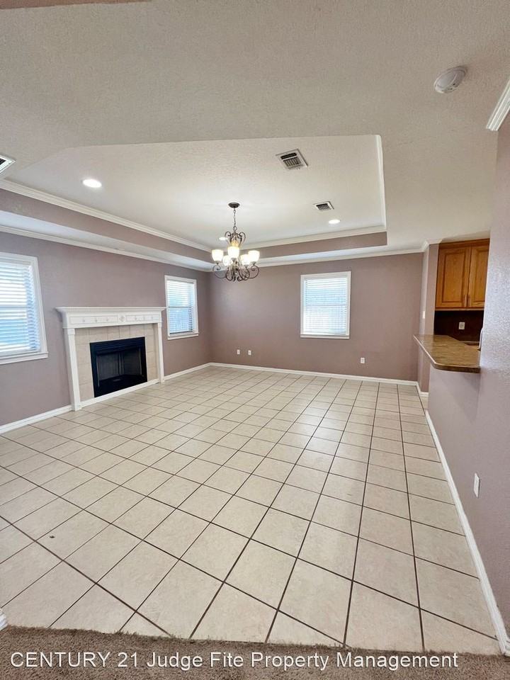 622 Parker Ln - Photo 3 of 11