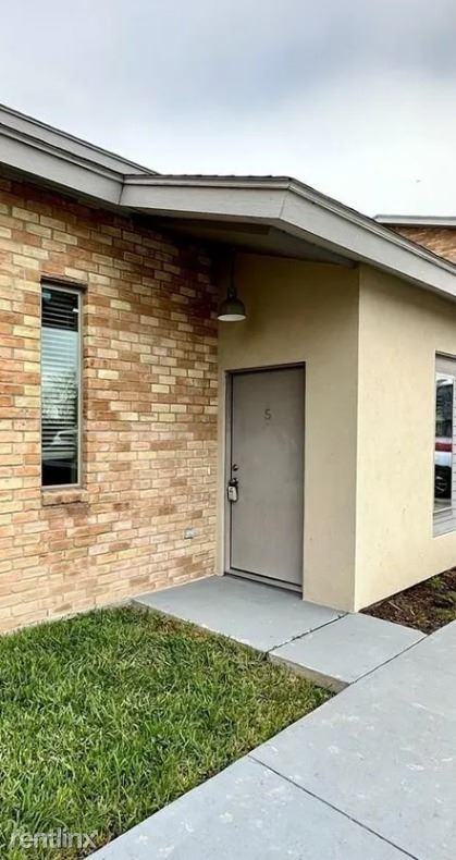 7701 Via Del Mar Cir #C5 - Photo 2 of 10