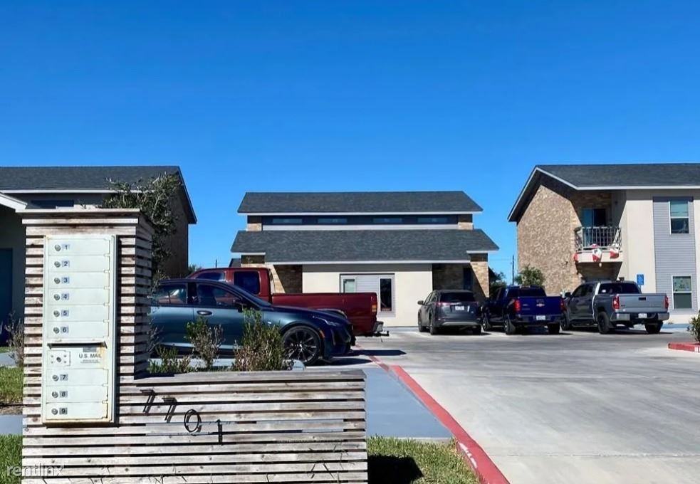 7701 Via Del Mar Cir #C5 - Photo 3 of 10