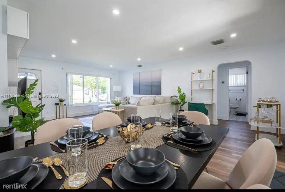 2242 Taft St - Photo 3 of 16