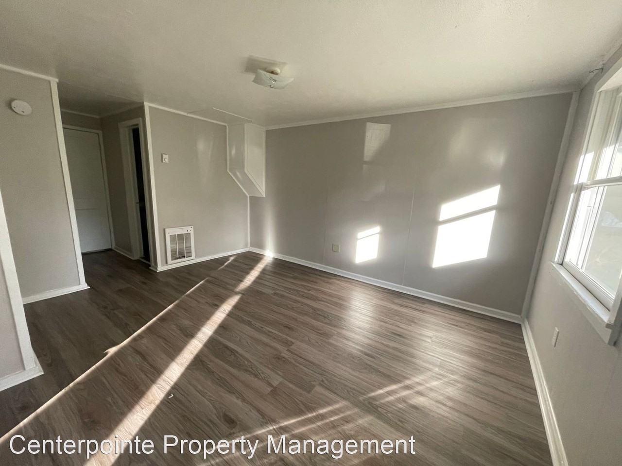 130 &132 SW Thiele St - Photo 3 of 10