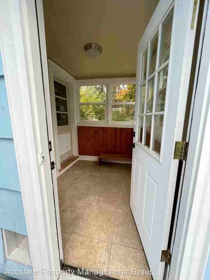 701 Pine St - Photo 3 of 19