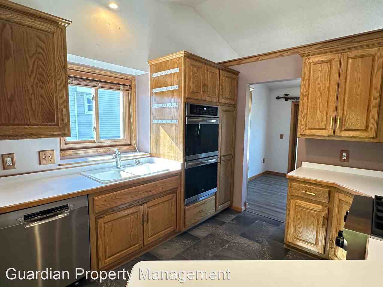 11021 Brittany Dr N - Photo 2 of 23