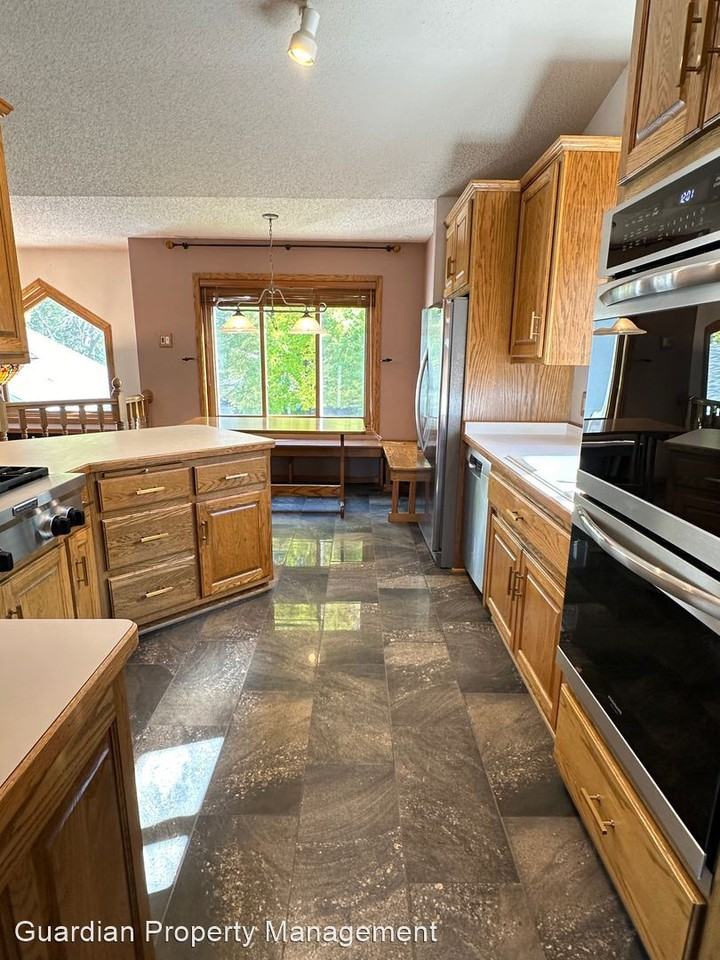 11021 Brittany Dr N - Photo 3 of 23