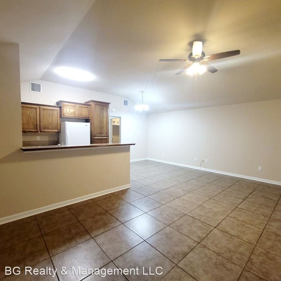 109 Trinidad Cir - Photo 3 of 12