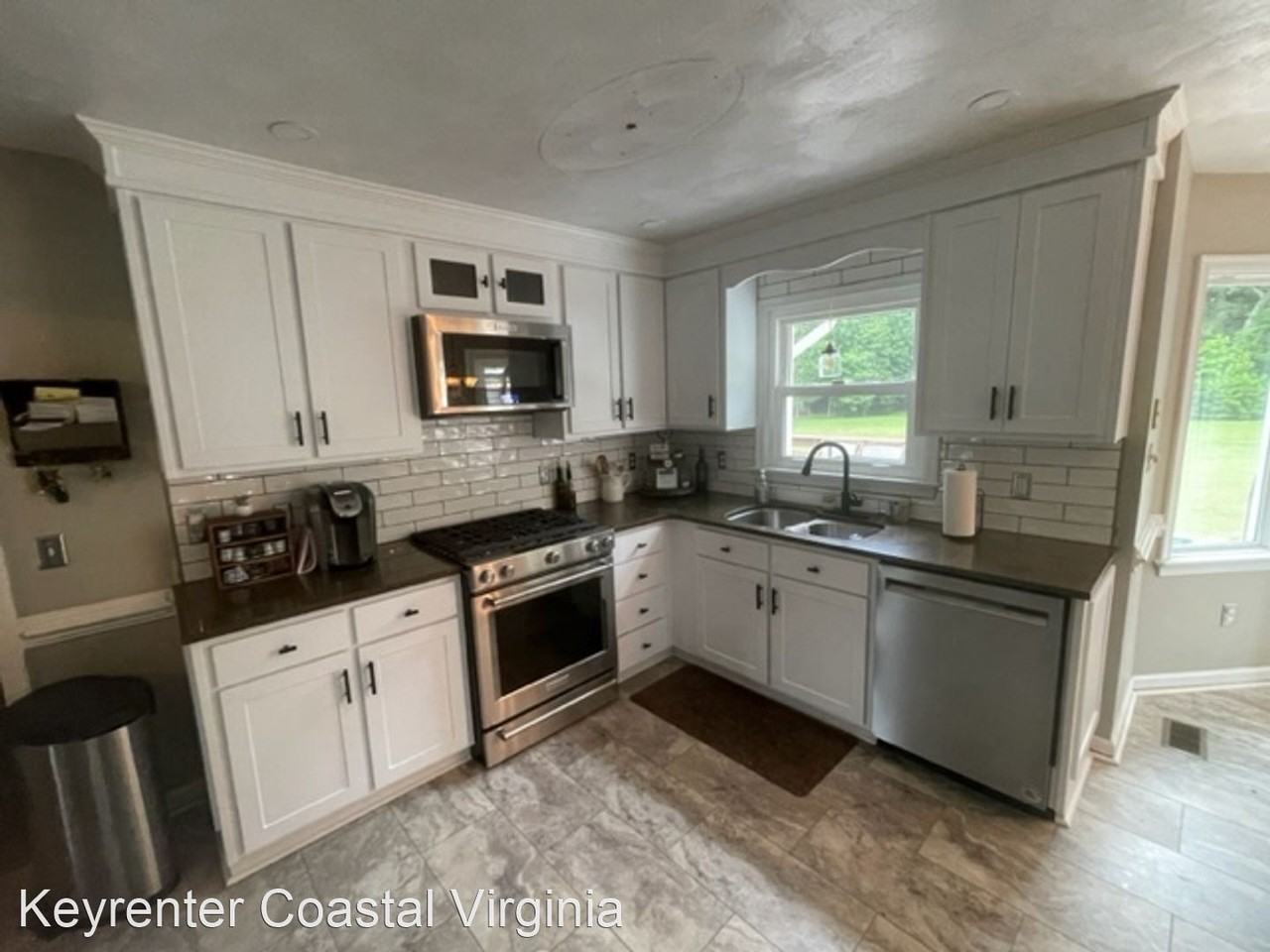 1154 Old Oak Ln - Photo 2 of 9