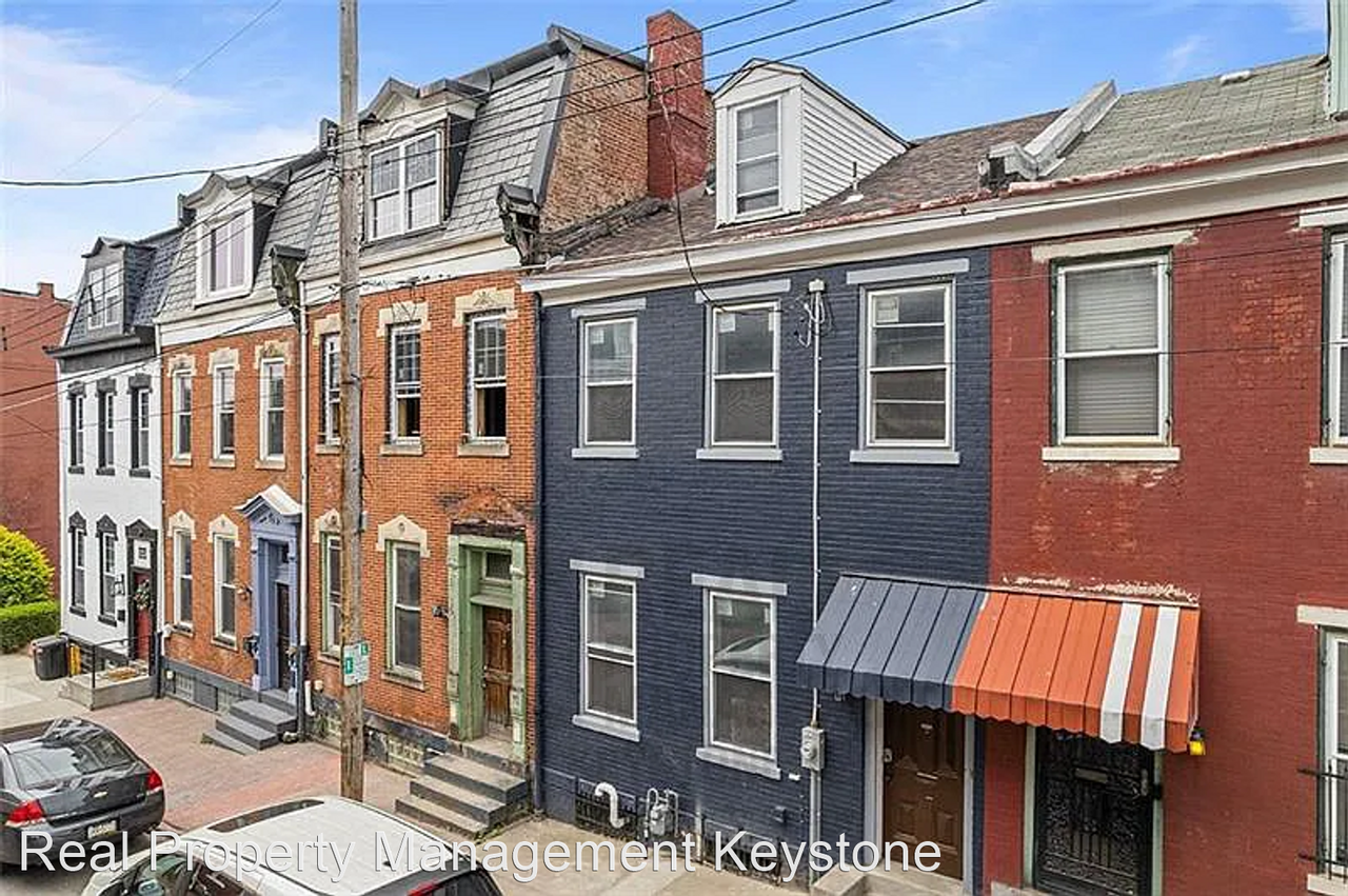 1221 Boyle St