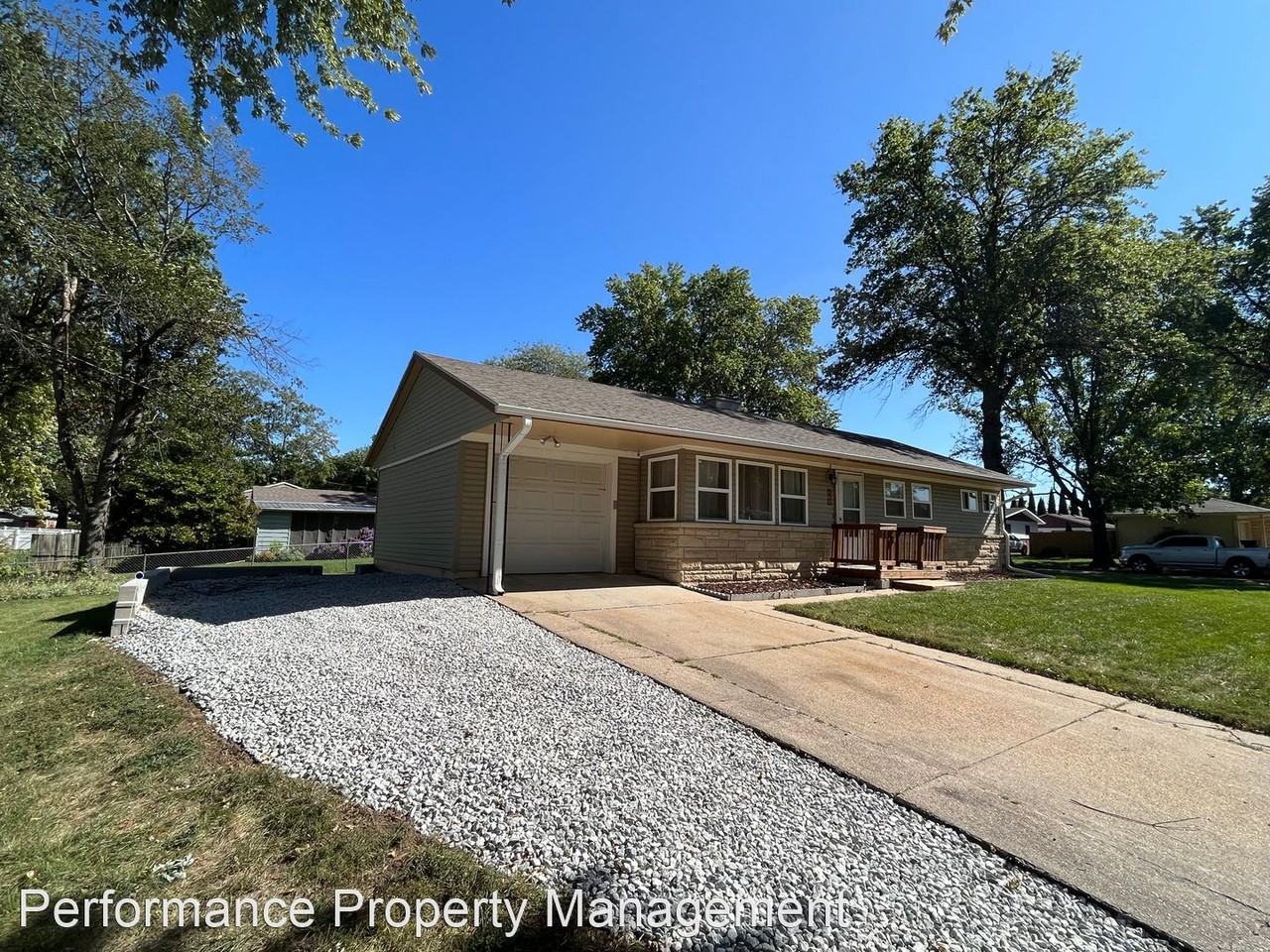 850 N 42nd St - Photo 2 of 28