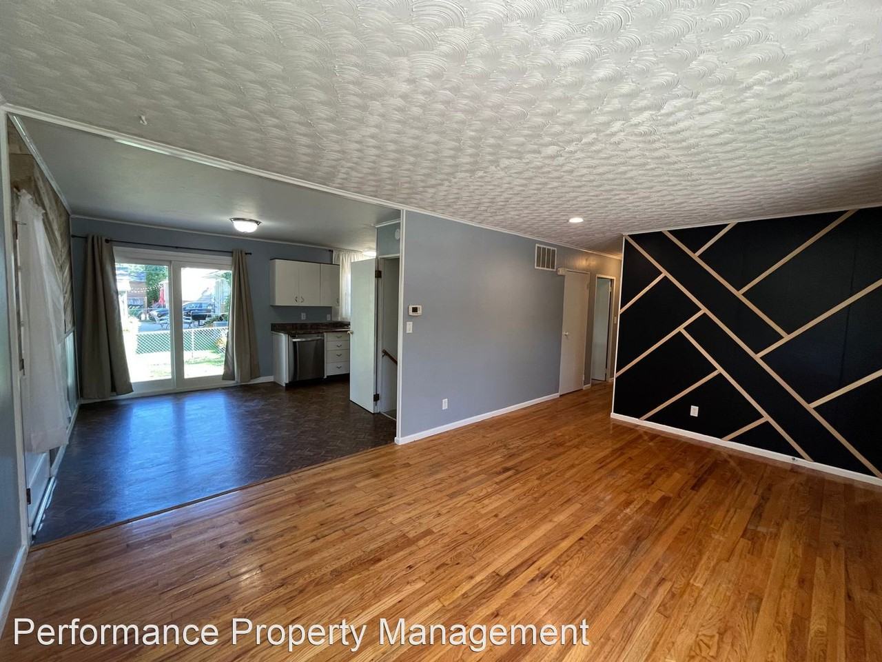 850 N 42nd St - Photo 3 of 28