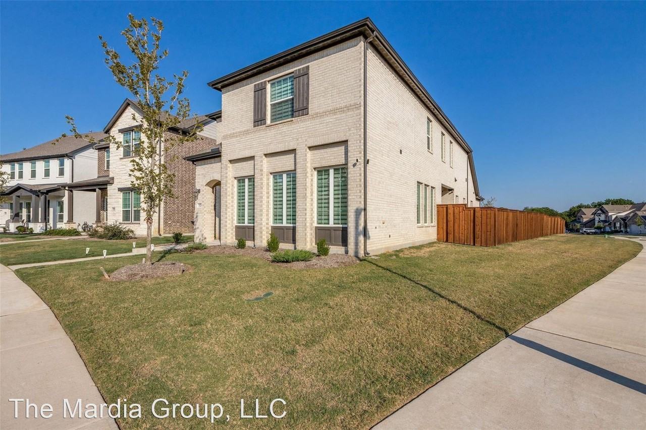 3325 Sarala Ct - Photo 2 of 27