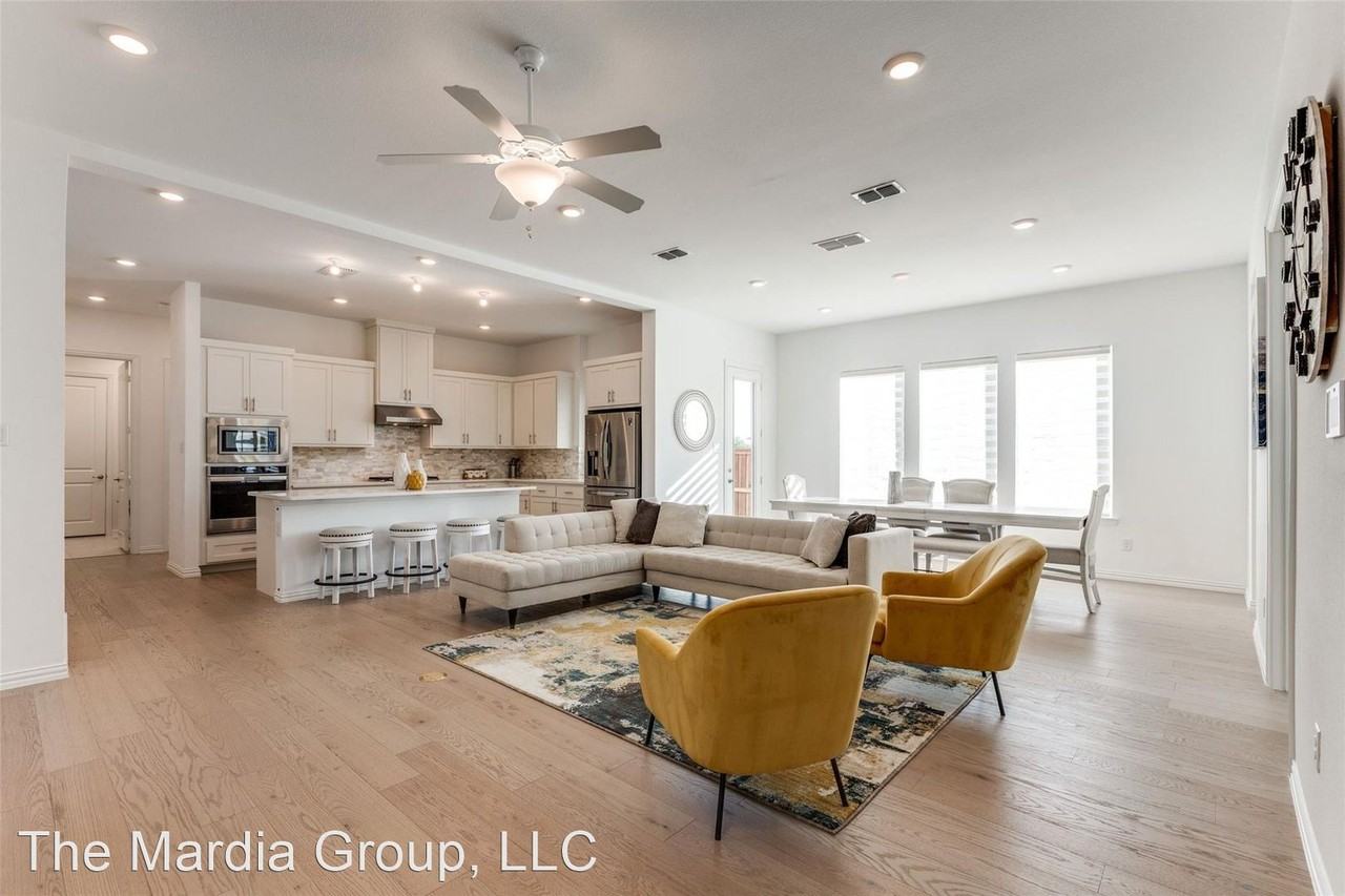 3325 Sarala Ct - Photo 3 of 27