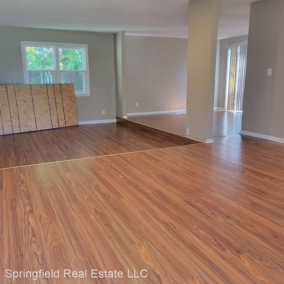 300 S 14th St - Photo 3 of 20