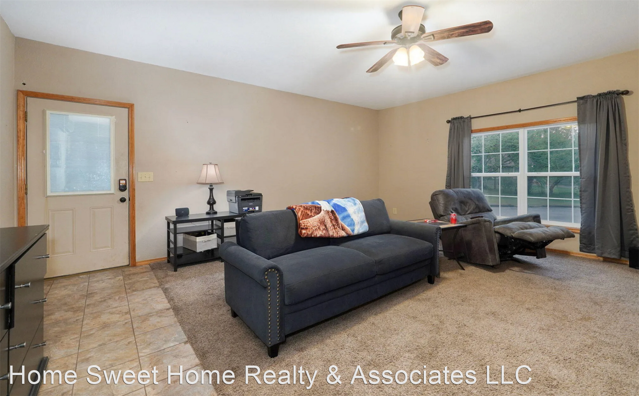 250 Rene St - Photo 3 of 20