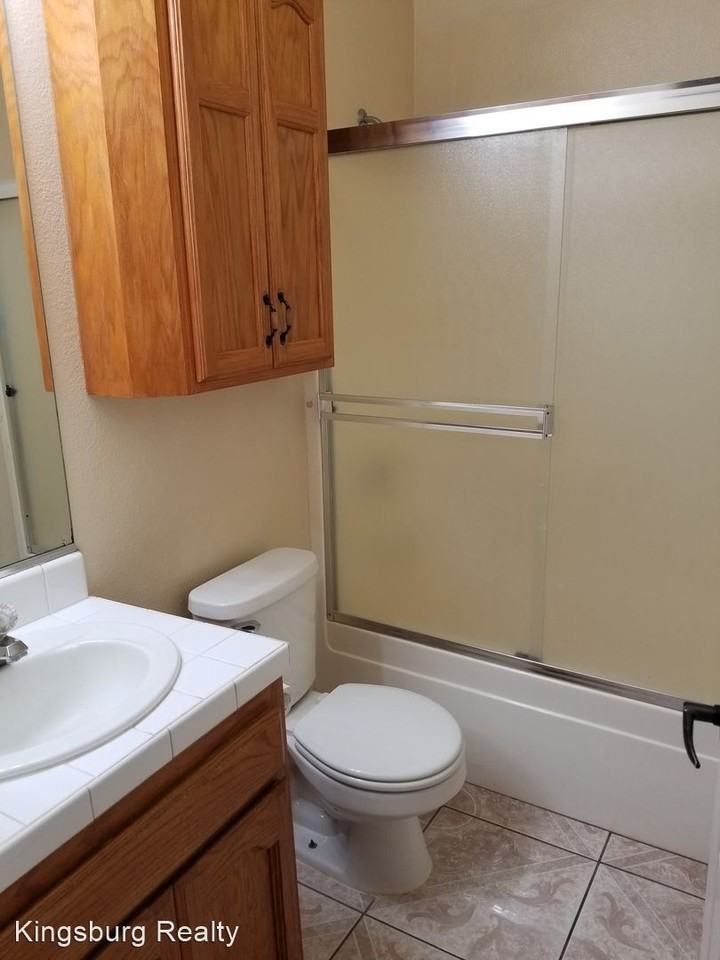 467 W Sunset St - Photo 3 of 6