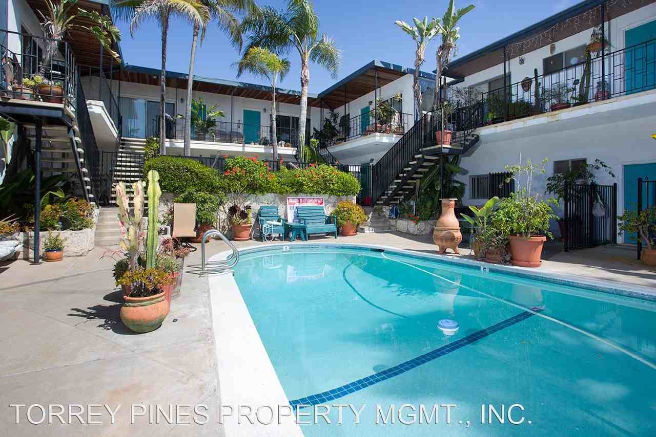 703 Stratford Court - Photo 3 of 19