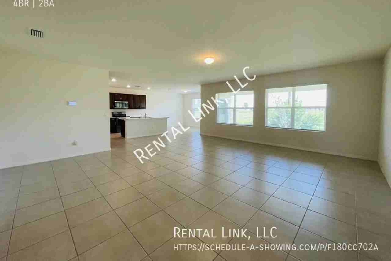 1813 Ne 7th Pl - Photo 2 of 50