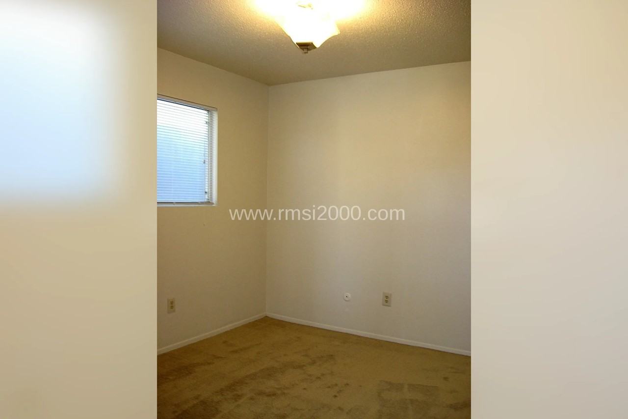 12817 Roma Ave Ne - Photo 3 of 6