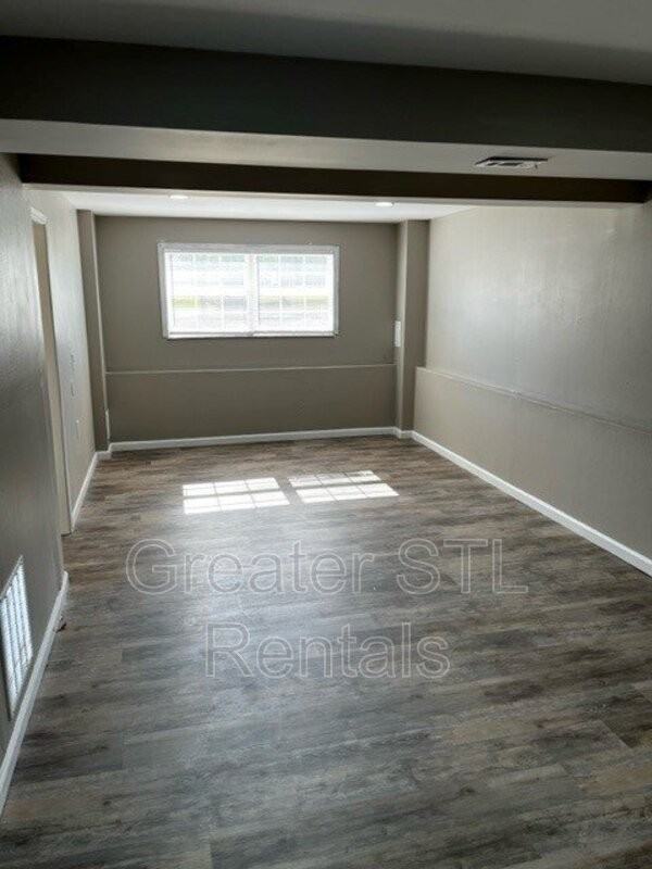 1286 Summergate Pkwy - Photo 3 of 9