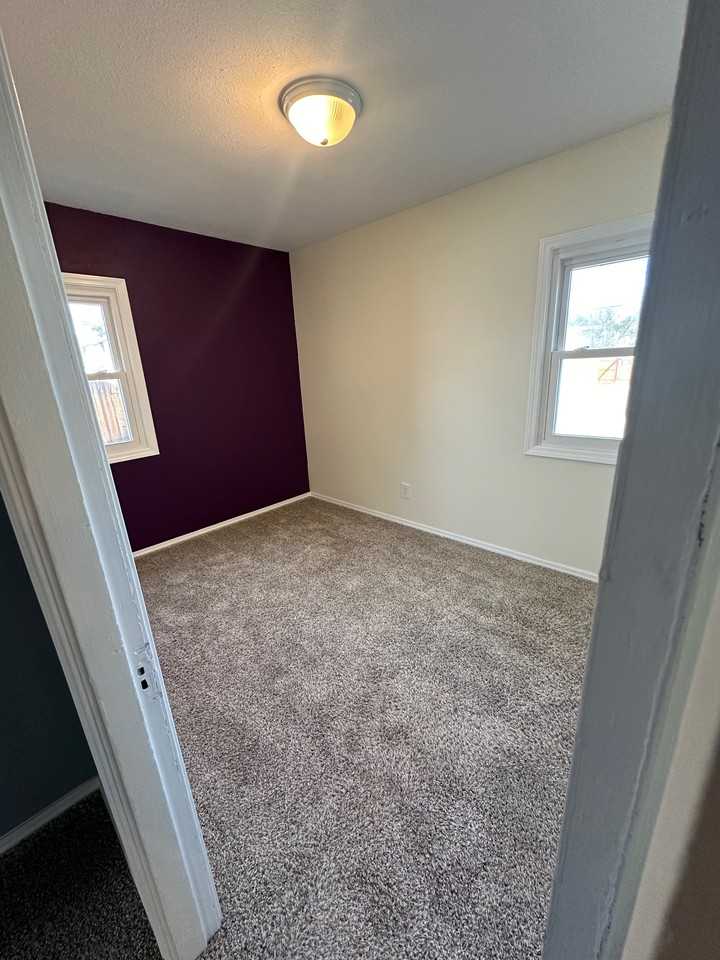 527 N Clark St - Photo 3 of 10