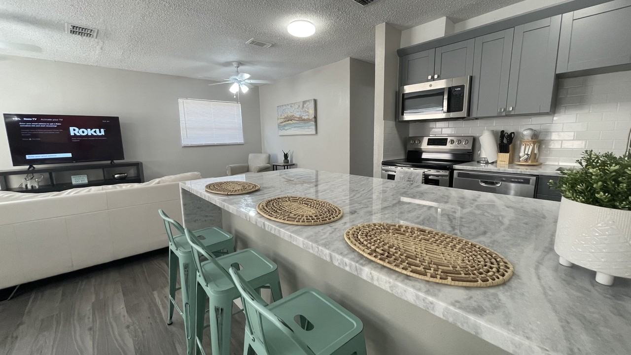 1901 N Albany Ave - Photo 4 of 15