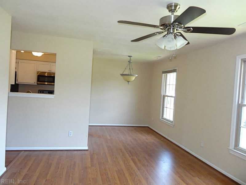 5049 Reese Dr N - Photo 3 of 9