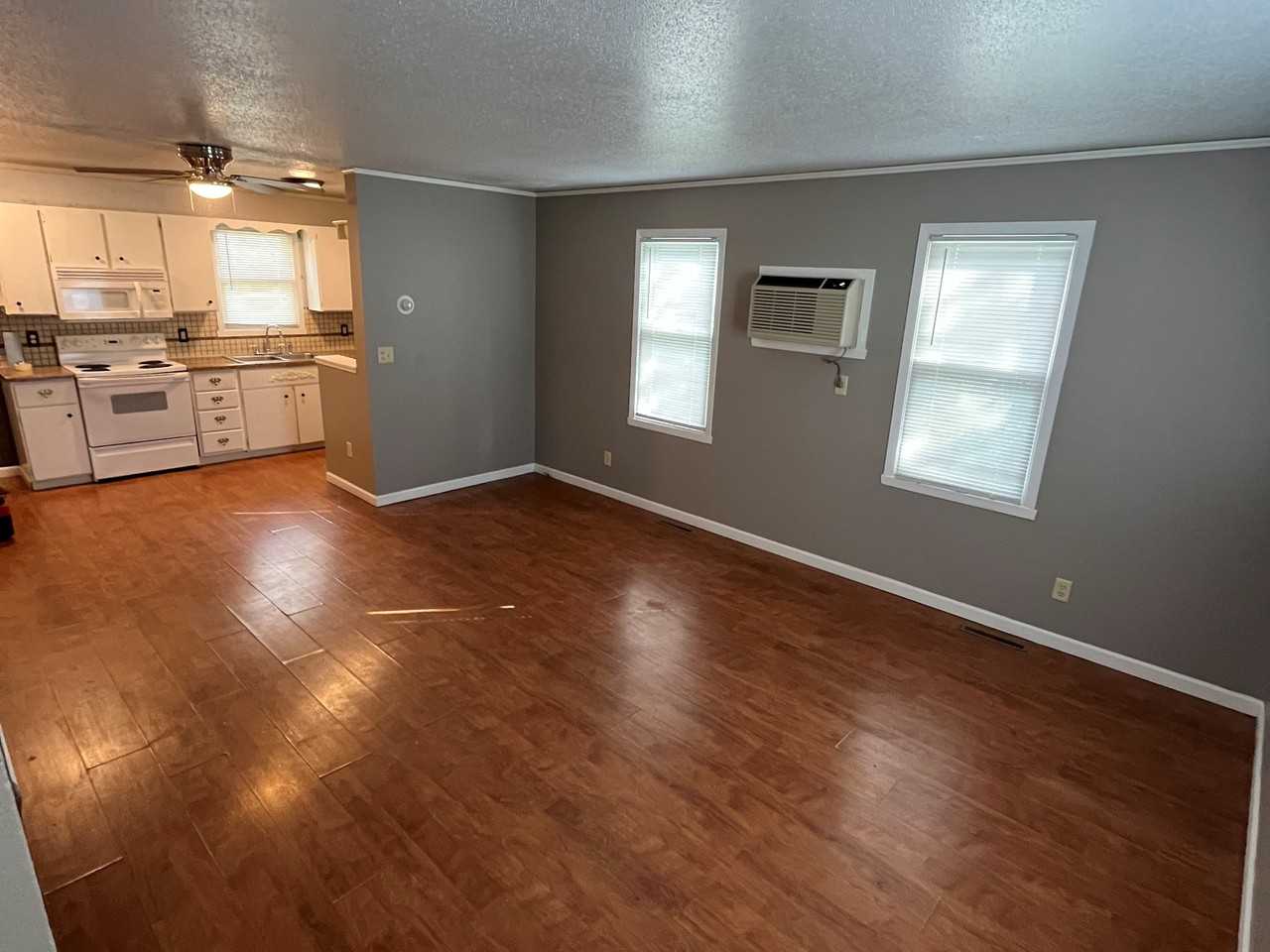 1033 27th St N - Photo 2 of 10