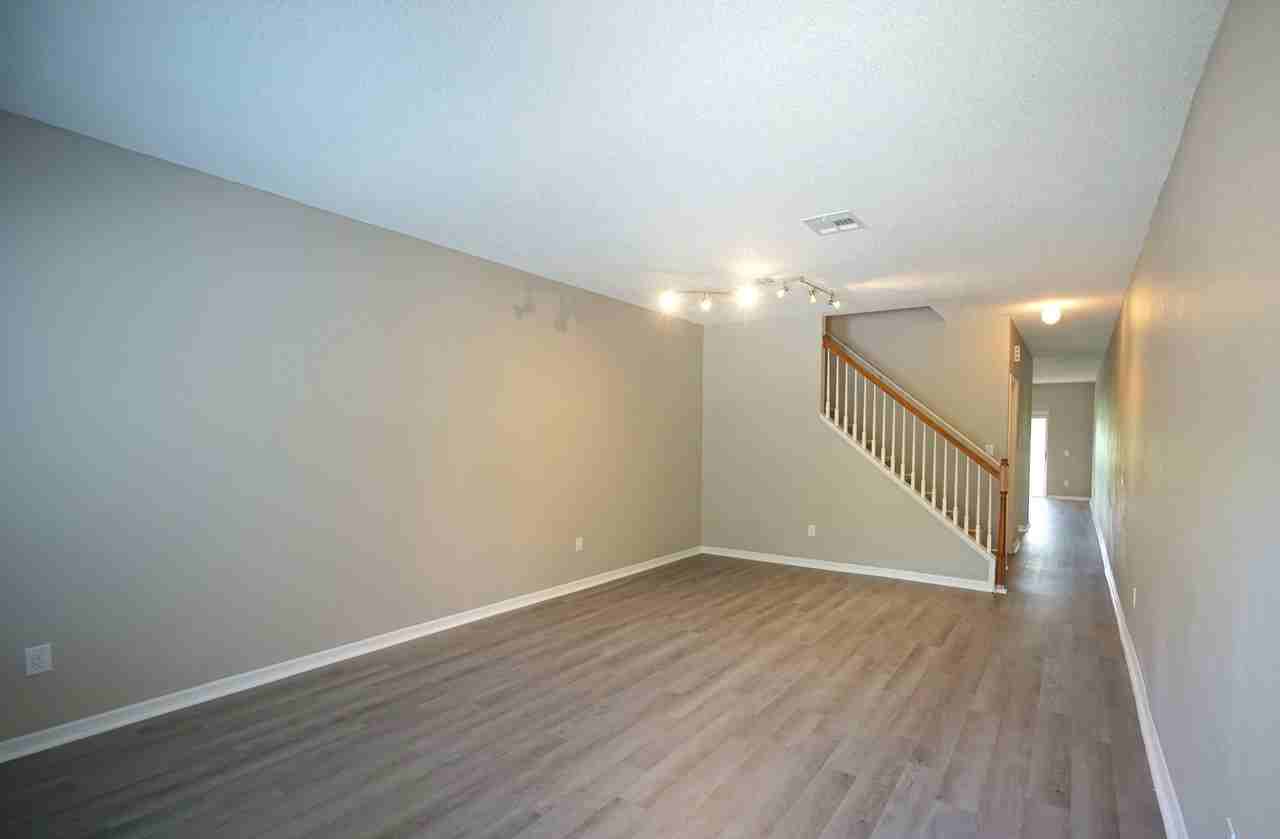 18214 Paradise Point Dr - Photo 3 of 33
