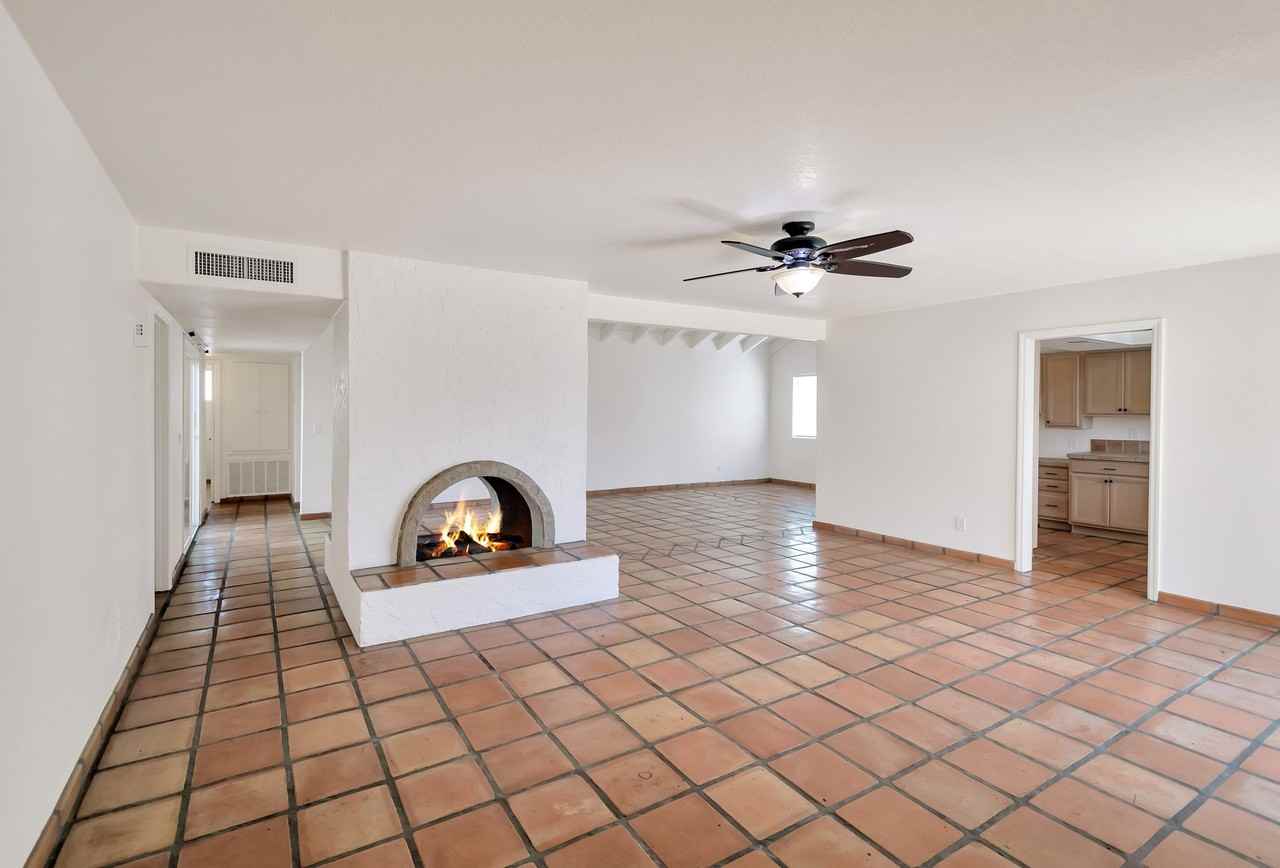 2076 E Alameda Dr - Photo 2 of 15