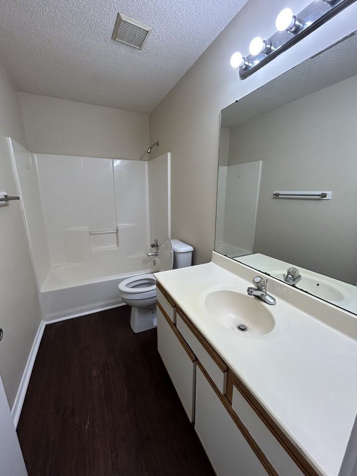 378 W Stevens St - Photo 2 of 11