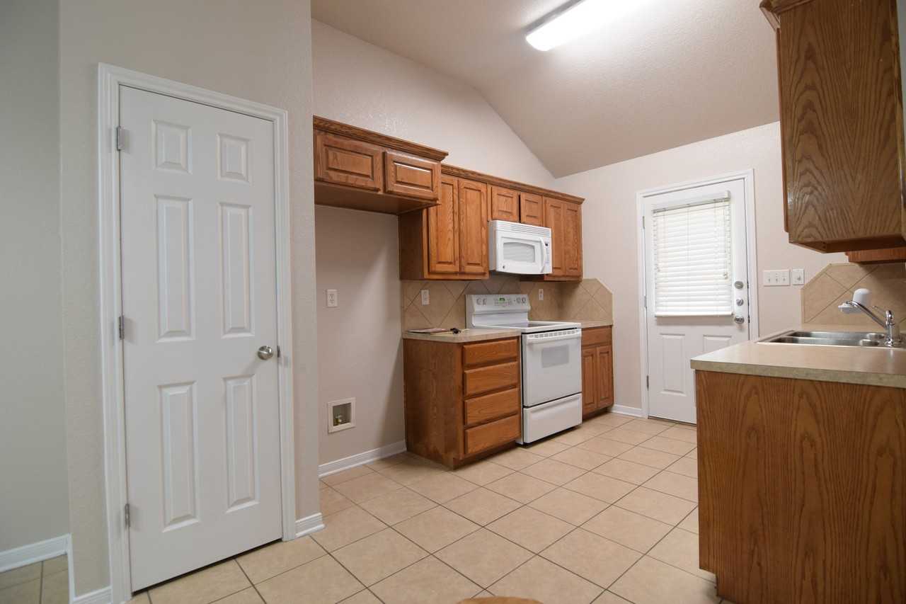 712 Olaf Dr - Photo 5 of 19