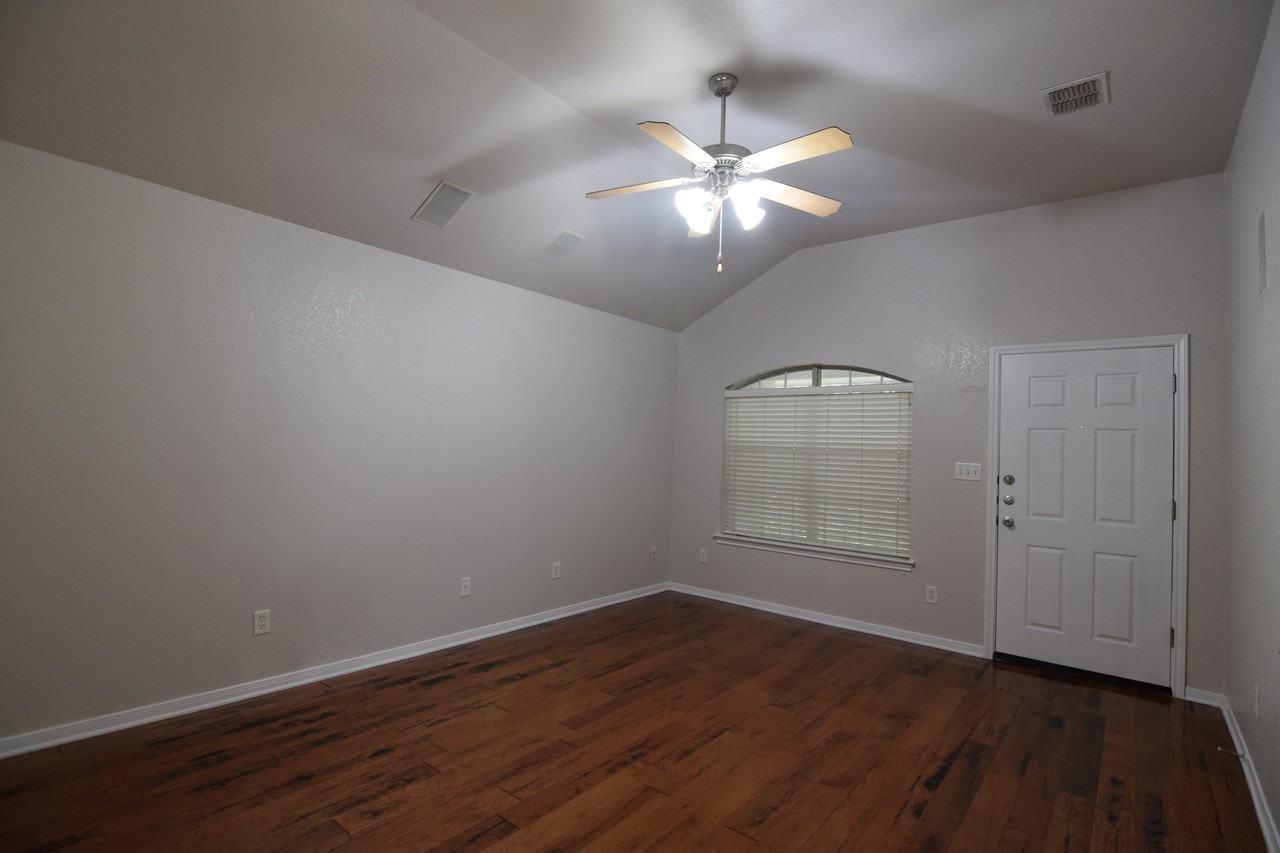 712 Olaf Dr - Photo 7 of 19