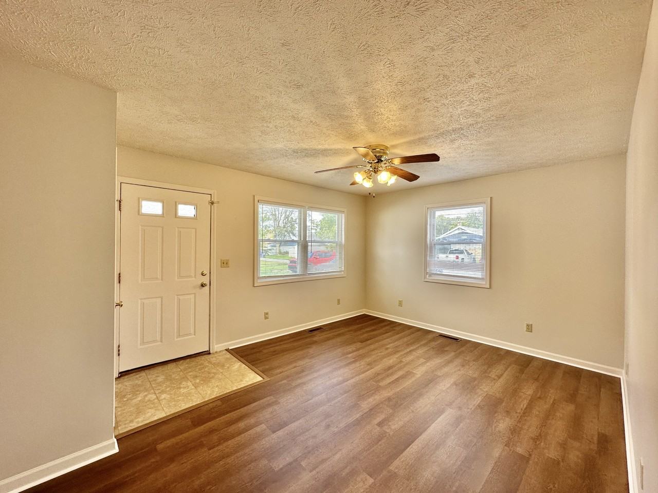 728 S Lindsay St - Photo 2 of 15