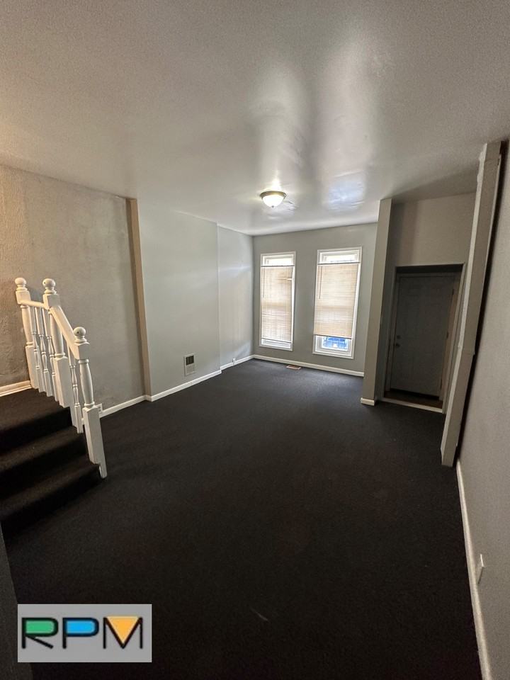 1806 N Longwood St - Photo 2 of 10