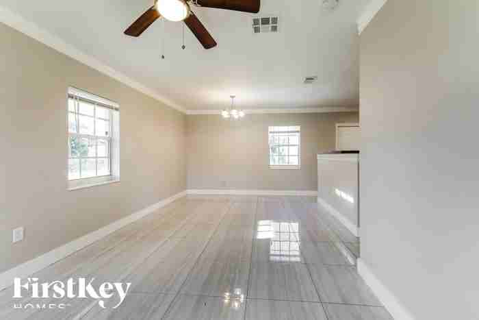 601 Nw 194th St - Photo 2 of 16