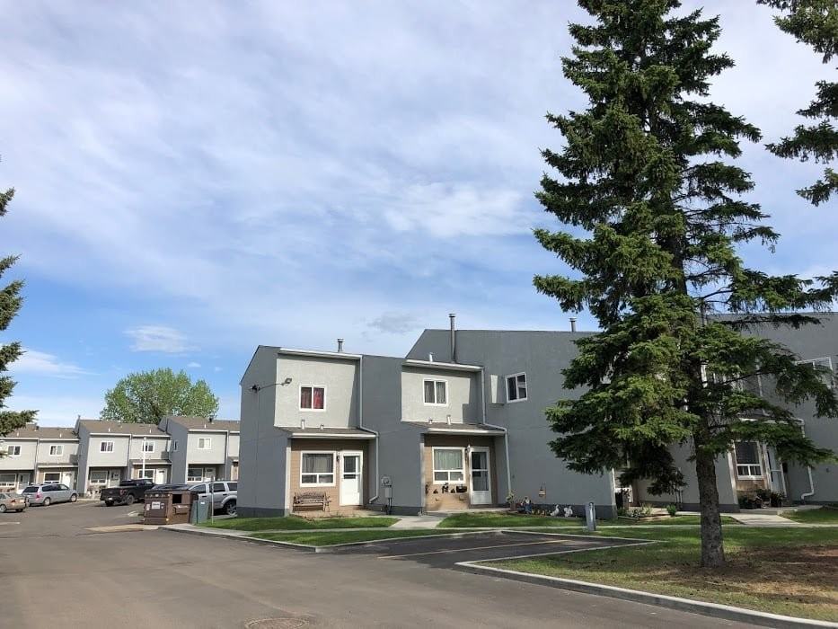 17745 95 Street - Photo 2 of 9