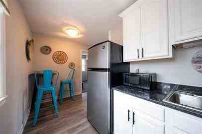 1748 Sheridan Ave #B - Photo 3 of 16